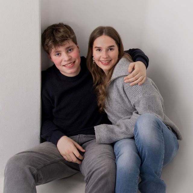 Nora & Eirik. 😀
Har du konfirmant som enda ikke har tatt bilder? Vi har ledig tid til fotografering om ettermiddagene. 📷 Ring 752 11000 eller post@matsjensaas.no for timebestilling