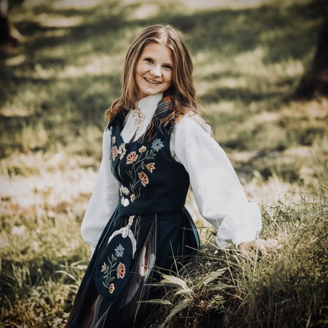 En av årets flotte konfirmanter. 🤩 Her er Camilla med noen få av mange øyeblikk fra konfirmasjonsbildene tatt hos oss. Takk for at dere valgte oss som fotograf. 📷
Timebestilling på 752 11000.